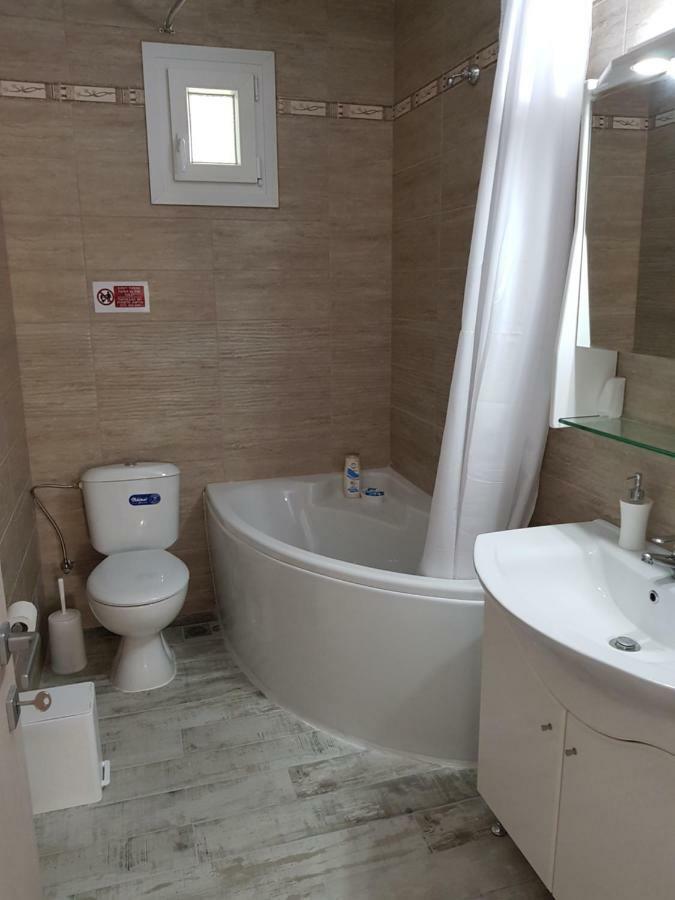 Nautilus Guest House Nea Iraklitsa Exterior foto