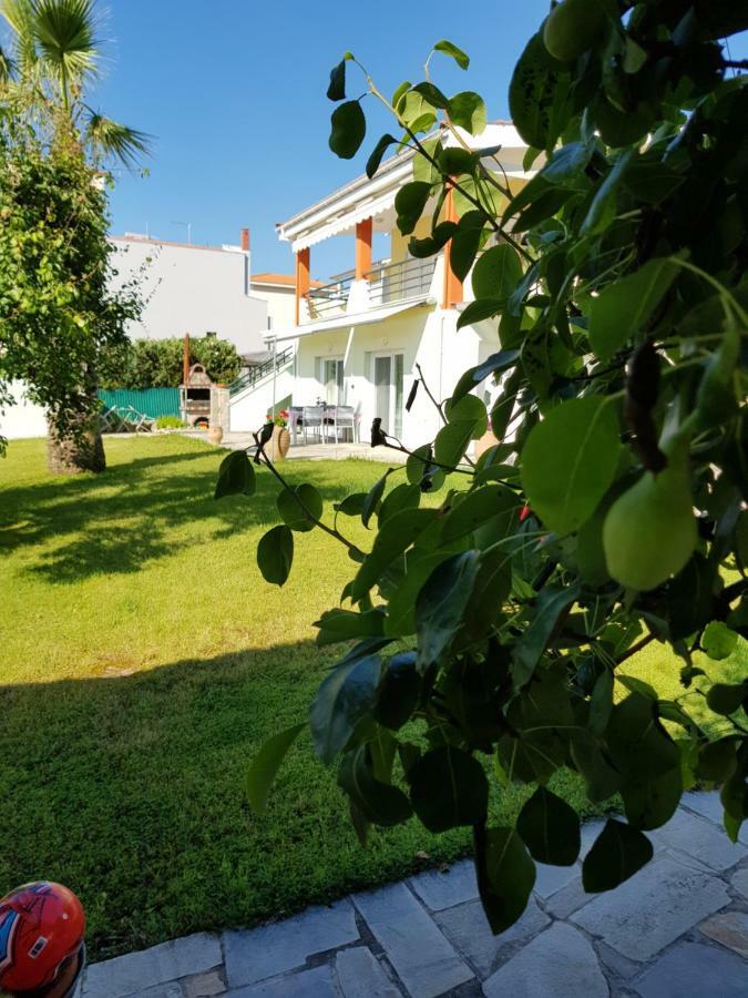 Nautilus Guest House Nea Iraklitsa Exterior foto
