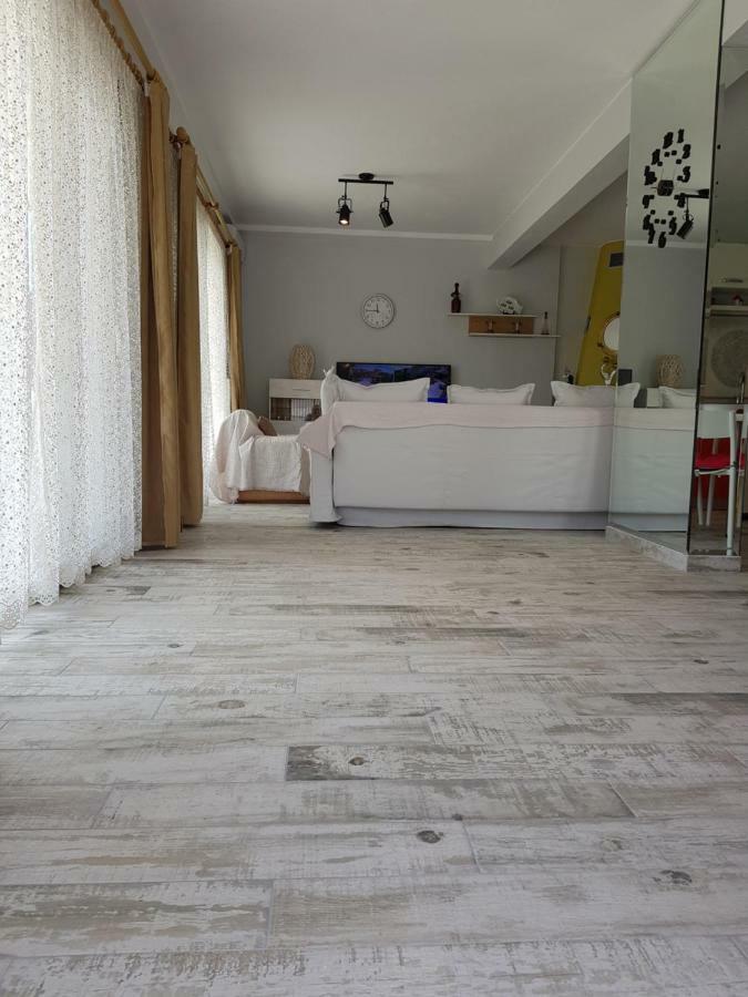 Nautilus Guest House Nea Iraklitsa Exterior foto