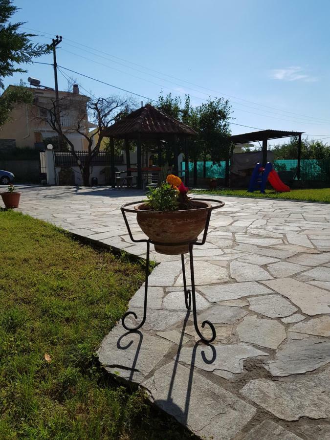 Nautilus Guest House Nea Iraklitsa Exterior foto